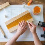 Elegancki stół z drewna orzechowego i żywicy